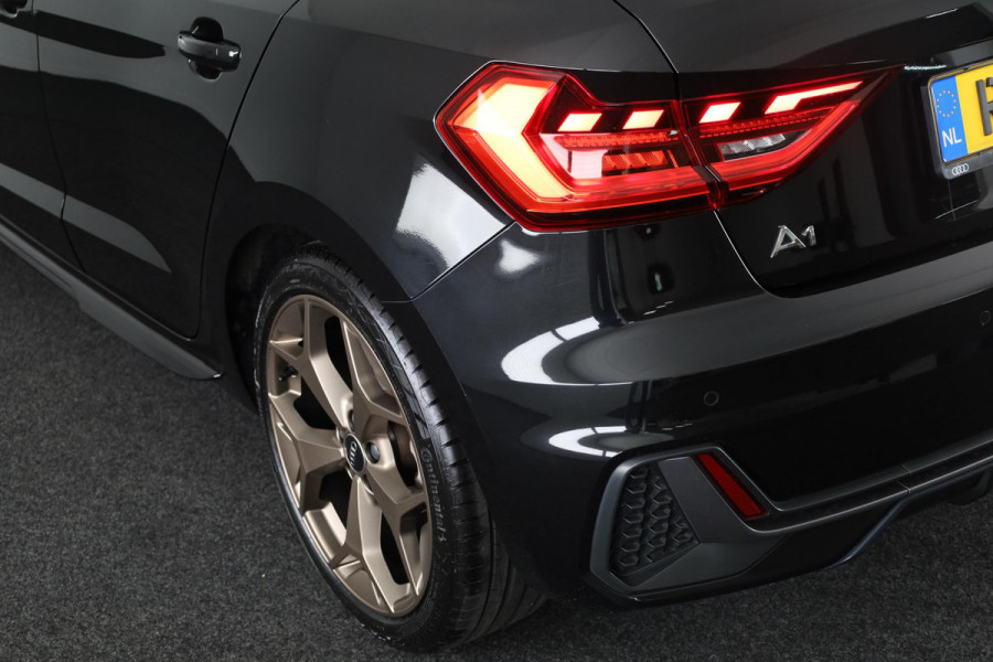 Audi A1 Sportback 30 TFSI S edition Navigatie via App | Parkeersensoren achter | Cruise control | LED koplampen | Sportstoelen | 18'' LM velgen | S-line |