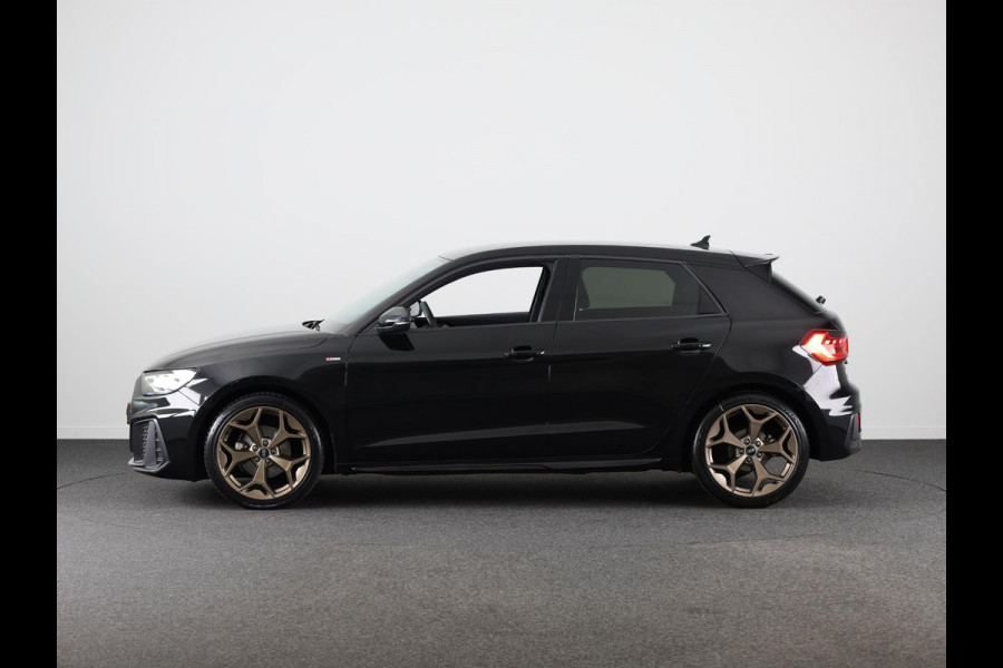 Audi A1 Sportback 30 TFSI S edition Navigatie via App | Parkeersensoren achter | Cruise control | LED koplampen | Sportstoelen | 18'' LM velgen | S-line |