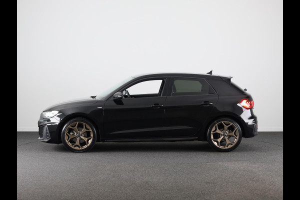 Audi A1 Sportback 30 TFSI S edition Navigatie via App | Parkeersensoren achter | Cruise control | LED koplampen | Sportstoelen | 18'' LM velgen | S-line |