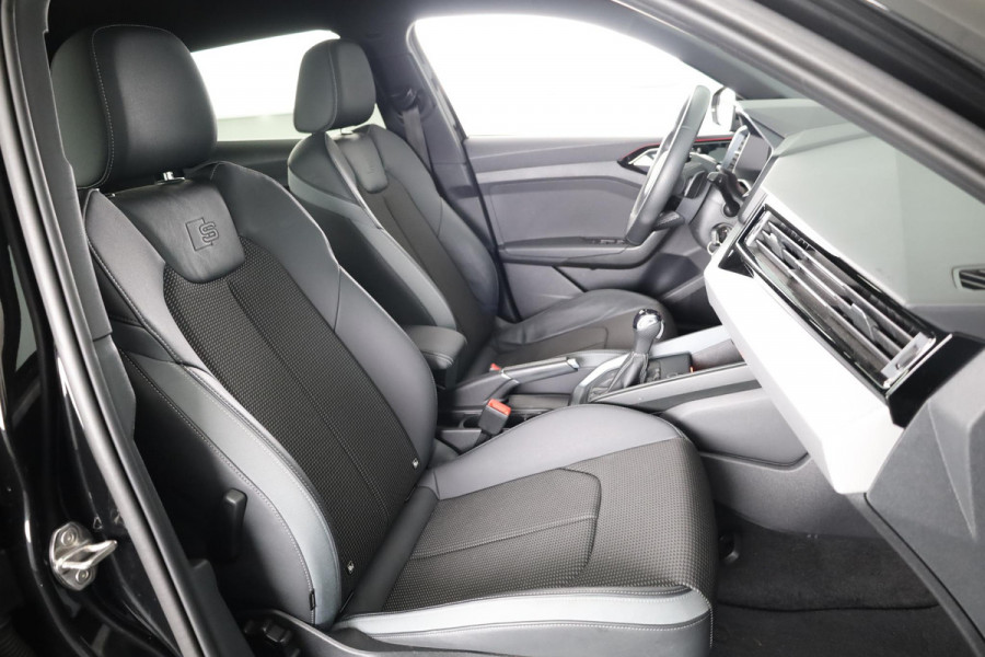 Audi A1 Sportback 30 TFSI S edition Navigatie via App | Parkeersensoren achter | Cruise control | LED koplampen | Sportstoelen | 18'' LM velgen | S-line |