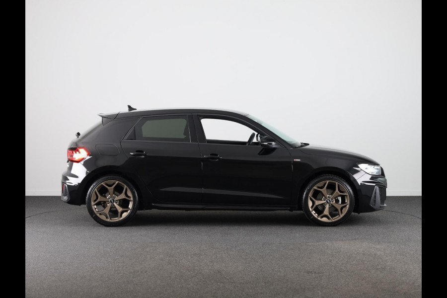 Audi A1 Sportback 30 TFSI S edition Navigatie via App | Parkeersensoren achter | Cruise control | LED koplampen | Sportstoelen | 18'' LM velgen | S-line |