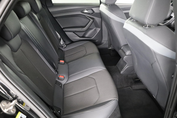 Audi A1 Sportback 30 TFSI S edition Navigatie via App | Parkeersensoren achter | Cruise control | LED koplampen | Sportstoelen | 18'' LM velgen | S-line |