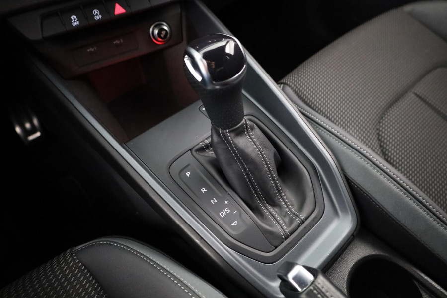 Audi A1 Sportback 30 TFSI S edition Navigatie via App | Parkeersensoren achter | Cruise control | LED koplampen | Sportstoelen | 18'' LM velgen | S-line |
