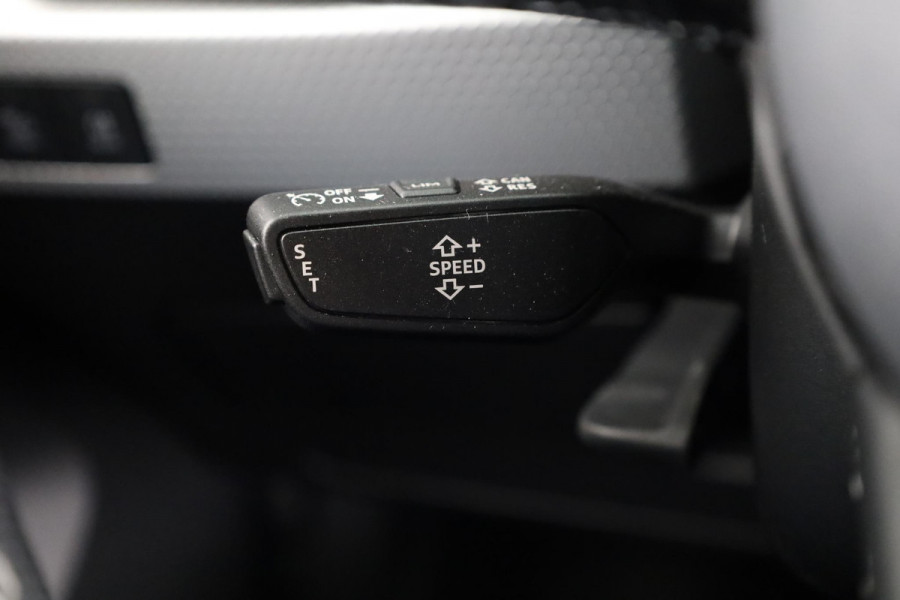 Audi A1 Sportback 30 TFSI S edition Navigatie via App | Parkeersensoren achter | Cruise control | LED koplampen | Sportstoelen | 18'' LM velgen | S-line |
