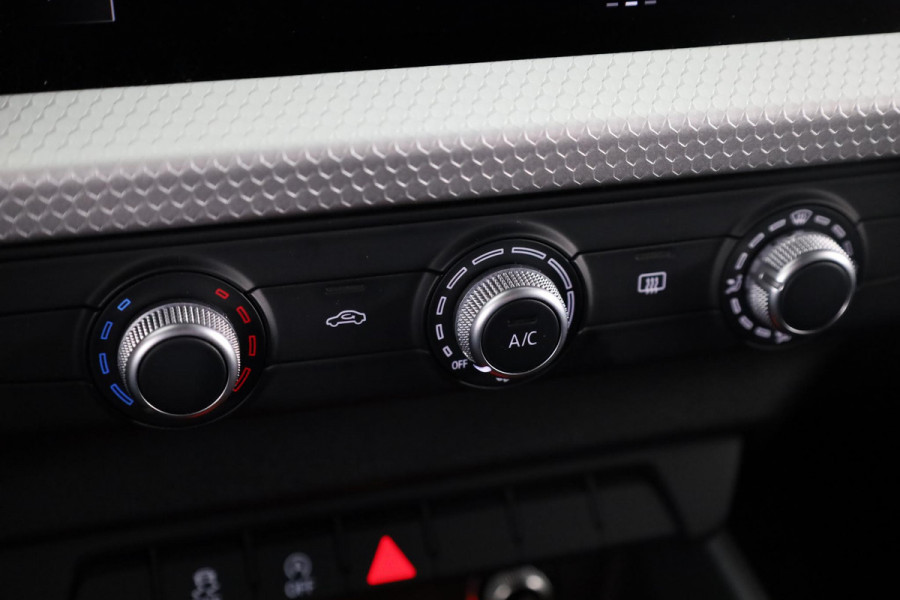 Audi A1 Sportback 30 TFSI S edition Navigatie via App | Parkeersensoren achter | Cruise control | LED koplampen | Sportstoelen | 18'' LM velgen | S-line |