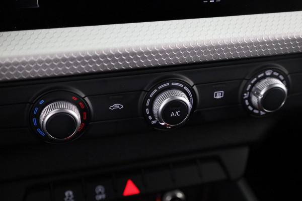 Audi A1 Sportback 30 TFSI S edition Navigatie via App | Parkeersensoren achter | Cruise control | LED koplampen | Sportstoelen | 18'' LM velgen | S-line |
