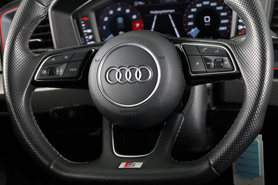 Audi A1 Sportback 30 TFSI S edition Navigatie via App | Parkeersensoren achter | Cruise control | LED koplampen | Sportstoelen | 18'' LM velgen | S-line |