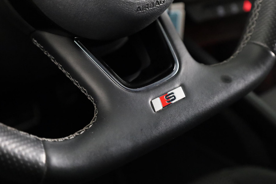 Audi A1 Sportback 30 TFSI S edition Navigatie via App | Parkeersensoren achter | Cruise control | LED koplampen | Sportstoelen | 18'' LM velgen | S-line |