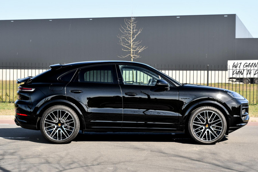 Porsche Cayenne Coupé 3.0 E-Hybrid. Sport Design, Chrono, ACC, Luchtv, Bose, Pano, 22'', Trekhaak, Stuurvw, Memory, Camera!