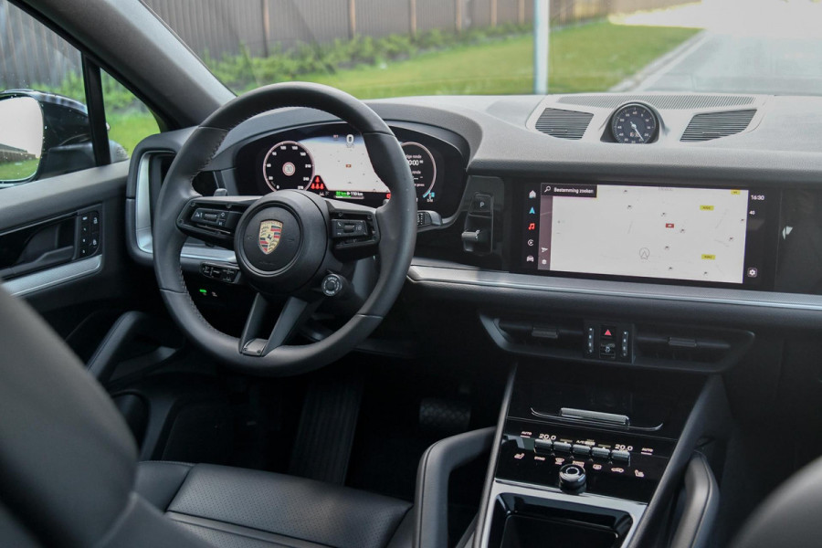 Porsche Cayenne Coupé 3.0 E-Hybrid. Sport Design, Chrono, ACC, Luchtv, Bose, Pano, 22'', Trekhaak, Stuurvw, Memory, Camera!