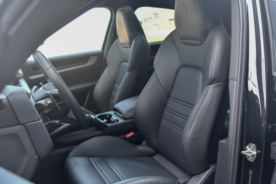 Porsche Cayenne Coupé 3.0 E-Hybrid. Sport Design, Chrono, ACC, Luchtv, Bose, Pano, 22'', Trekhaak, Stuurvw, Memory, Camera!