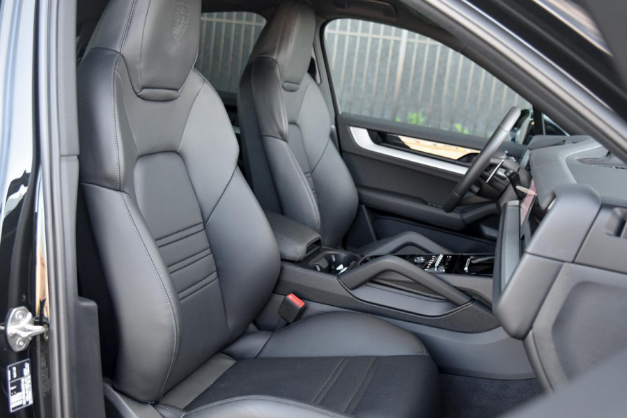 Porsche Cayenne Coupé 3.0 E-Hybrid. Sport Design, Chrono, ACC, Luchtv, Bose, Pano, 22'', Trekhaak, Stuurvw, Memory, Camera!