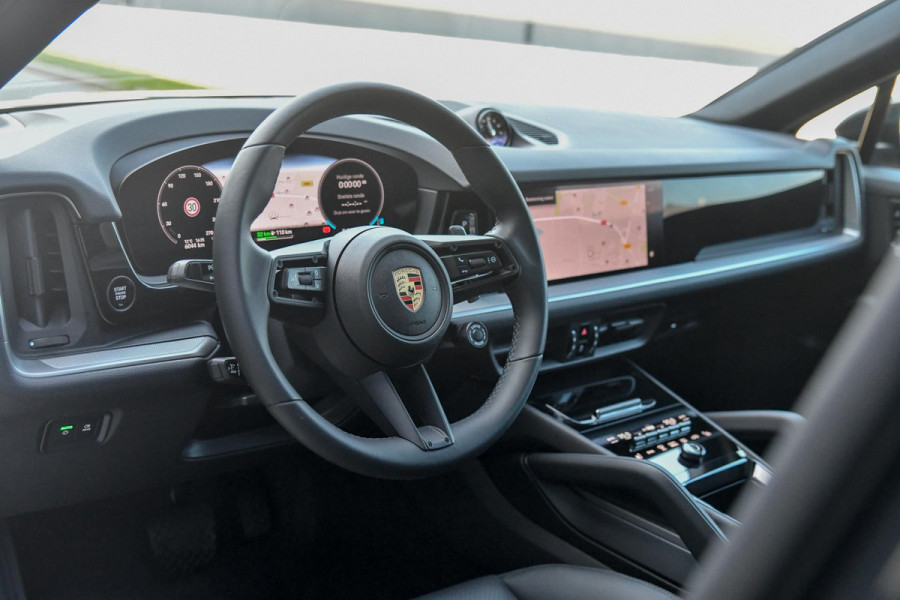 Porsche Cayenne Coupé 3.0 E-Hybrid. Sport Design, Chrono, ACC, Luchtv, Bose, Pano, 22'', Trekhaak, Stuurvw, Memory, Camera!