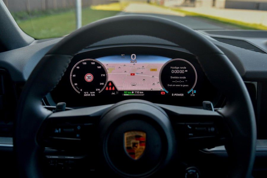 Porsche Cayenne Coupé 3.0 E-Hybrid. Sport Design, Chrono, ACC, Luchtv, Bose, Pano, 22'', Trekhaak, Stuurvw, Memory, Camera!