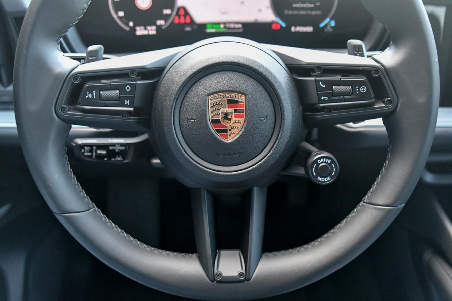 Porsche Cayenne Coupé 3.0 E-Hybrid. Sport Design, Chrono, ACC, Luchtv, Bose, Pano, 22'', Trekhaak, Stuurvw, Memory, Camera!