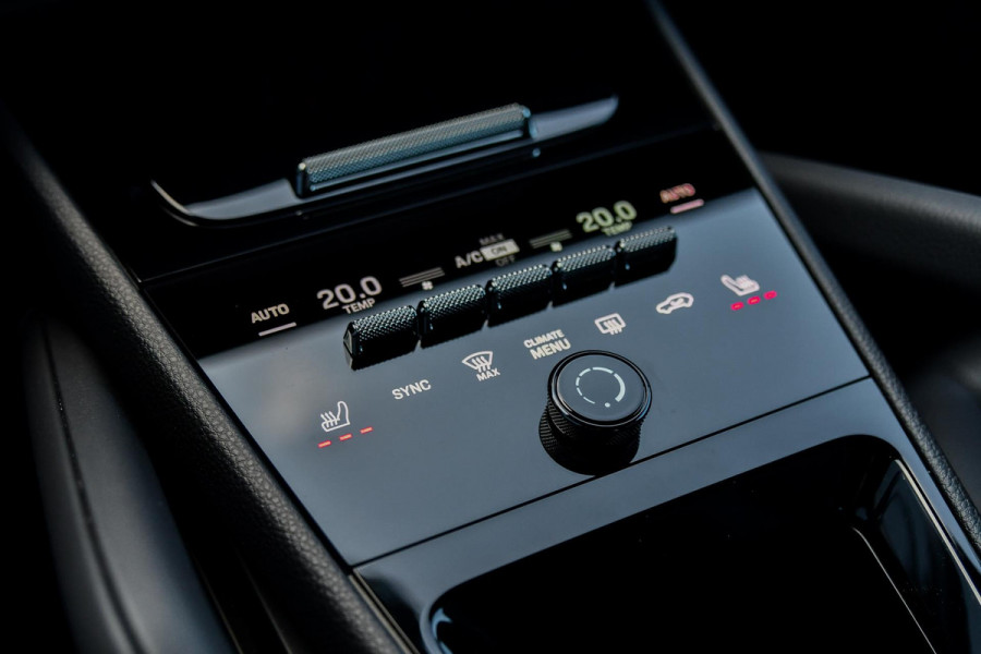Porsche Cayenne Coupé 3.0 E-Hybrid. Sport Design, Chrono, ACC, Luchtv, Bose, Pano, 22'', Trekhaak, Stuurvw, Memory, Camera!