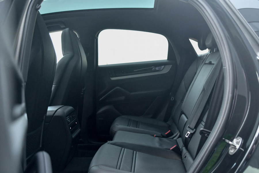 Porsche Cayenne Coupé 3.0 E-Hybrid. Sport Design, Chrono, ACC, Luchtv, Bose, Pano, 22'', Trekhaak, Stuurvw, Memory, Camera!