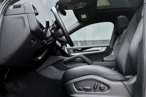 Porsche Cayenne Coupé 3.0 E-Hybrid. BTW, Sport Design, Sportuitlaat, Softclose, Leder, Memory, ACC, Keyless, Camera, Dodeh, Luchtv