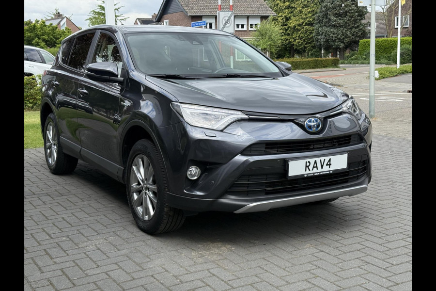 Toyota RAV4 2.5 Hybrid AWD Style | Navigatie, Stoel + Stuurverwarming, Parkeersensoren, Keyless, 18 inch, 1.650KG Trekgewicht, 4X4
