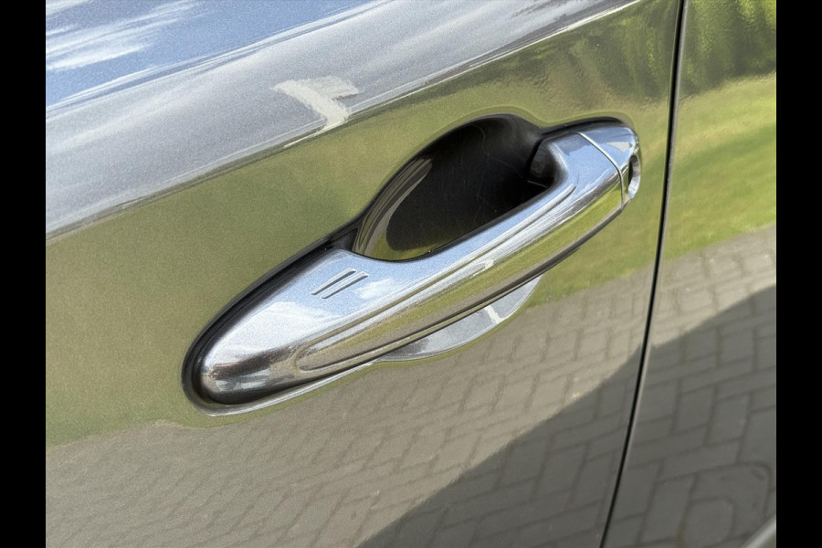 Toyota RAV4 2.5 Hybrid AWD Style | Navigatie, Stoel + Stuurverwarming, Parkeersensoren, Keyless, 18 inch, 1.650KG Trekgewicht, 4X4
