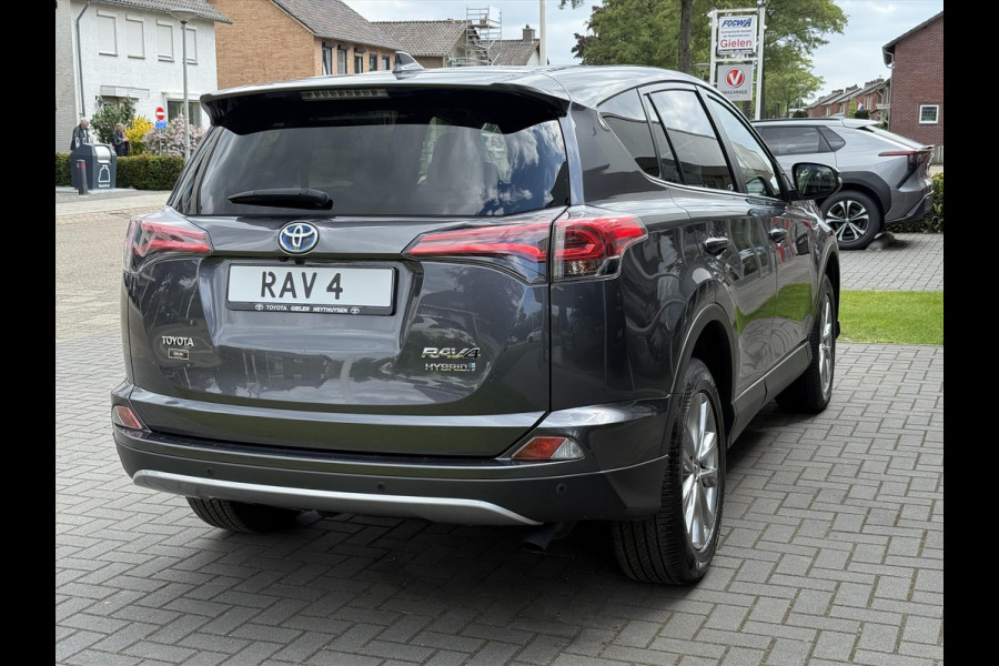 Toyota RAV4 2.5 Hybrid AWD Style | Navigatie, Stoel + Stuurverwarming, Parkeersensoren, Keyless, 18 inch, 1.650KG Trekgewicht, 4X4