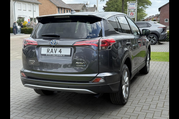Toyota RAV4 2.5 Hybrid AWD Style | Navigatie, Stoel + Stuurverwarming, Parkeersensoren, Keyless, 18 inch, 1.650KG Trekgewicht, 4X4