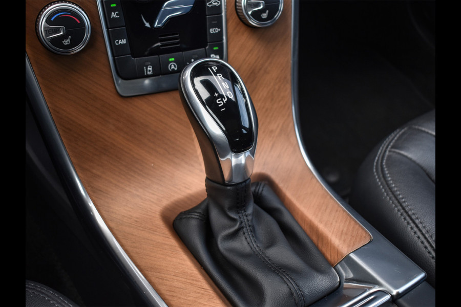 Volvo XC60 2.0 T5 FWD POLAR+ | NL AUTO | XENON-LED | PANORAMADAK | CAMERA | ADAPTIVE CRUISE | INTELLISAFE PRO | LEDER