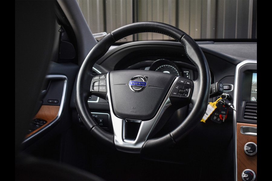 Volvo XC60 2.0 T5 FWD POLAR+ | NL AUTO | XENON-LED | PANORAMADAK | CAMERA | ADAPTIVE CRUISE | INTELLISAFE PRO | LEDER
