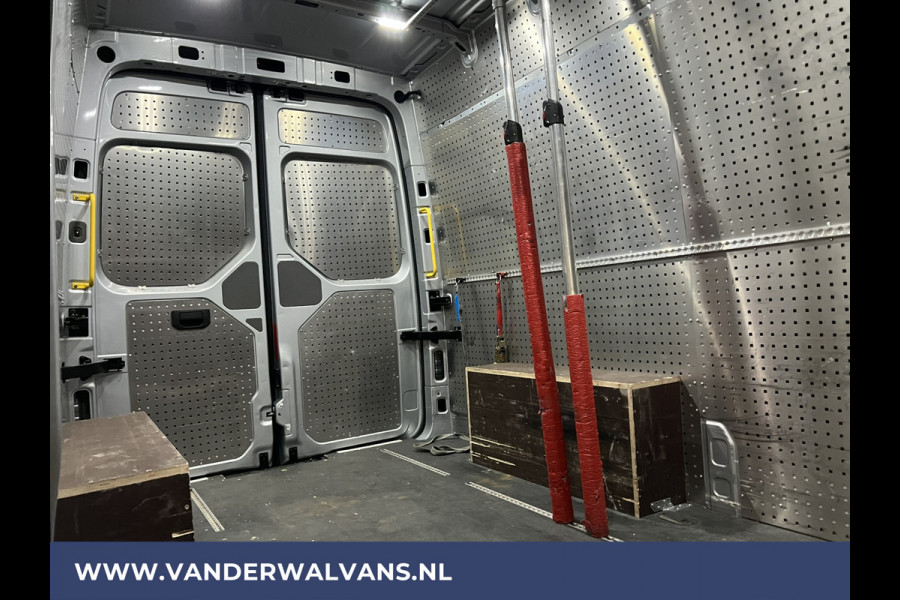 Volkswagen Crafter 2.0 TDI 140 pk L3H3 L2H2 Euro6 Airco | Camera | Apple Carplay | Cruisecontrol Parkeersensoren, Android Auto, Chauffeursstoel, Bijrijdersbank, 3000kg trekvermogen