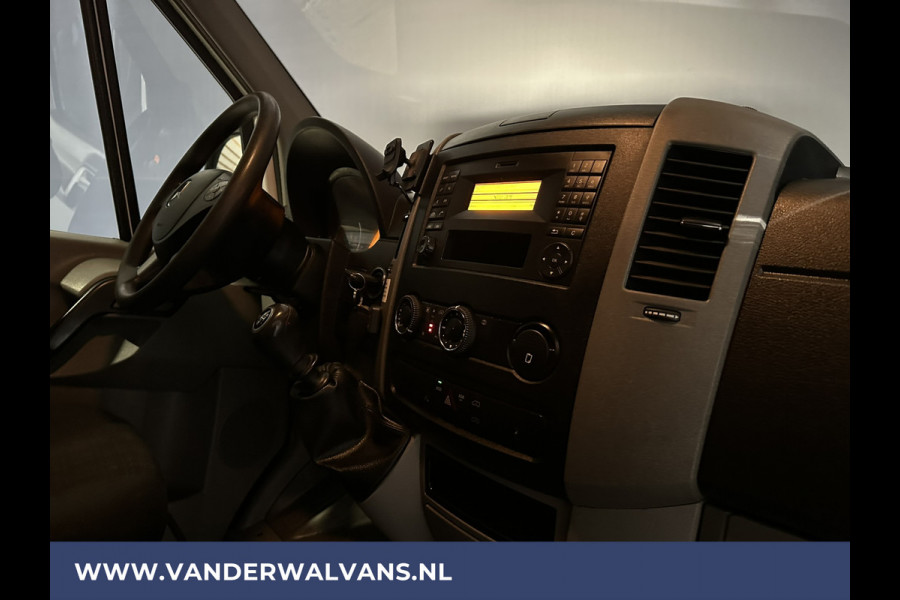 Mercedes-Benz Sprinter 316 CDI 163 pk L2H2 Euro6 Airco | 2800kg trekhaak | Cruisecontrol | Parkeersensoren zijdeur
