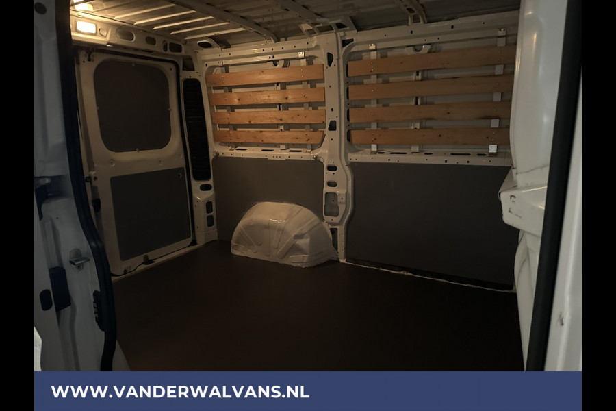 Peugeot Boxer 2.2 BlueHDi 120pk L1H1 Euro6 Airco | Camera | Navigatie | Trekhaak | Cruisecontrol Parkeersensoren, Bijrijdersbank