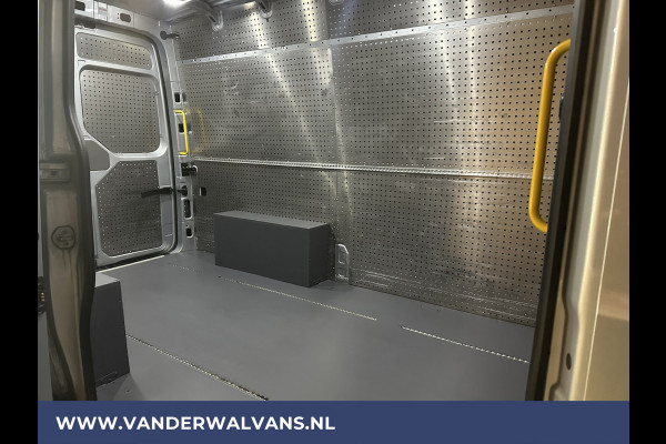 Volkswagen Crafter 2.0 TDI 141pk L3H3 L2H2 Euro6 Airco | Camera | Apple Carplay | Android Auto Cruisecontrol, Chauffeursstoel, Parkeersensoren, Bijrijdersbank