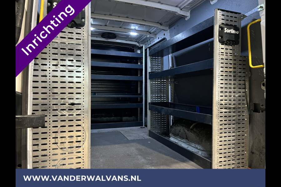 Volkswagen Crafter 2.0 TDI 141pk L3H2 L2H1 inrichting Euro6 Airco | Camera | Apple Carplay | Android Auto Parkeersensoren, Bijrijdersbank, 3000kg trekvermogen