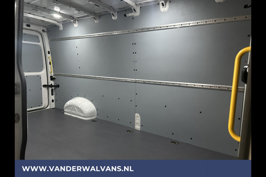 Volkswagen Crafter 2.0 TDI 141pk L4H3 L3H2 Euro6 Airco | Camera | Apple Carplay | Android Auto | Parkeersensoren Bijrijdersbank, 3000kg trekvermogen