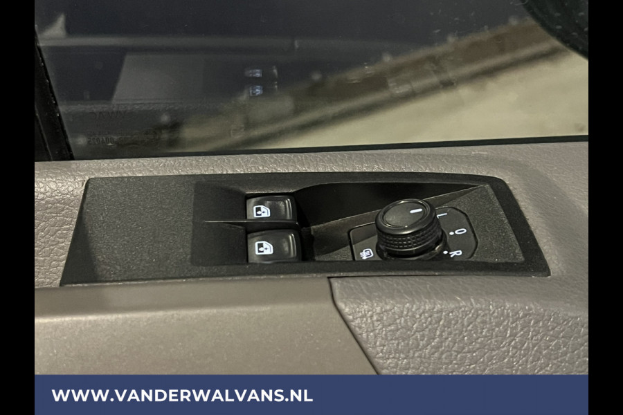 Volkswagen Crafter 2.0 TDI 141pk L3H3 L2H2 Euro6 Airco | Camera | Apple Carplay | Android Auto | Cruisecontrol Parkeersensoren, Bijrijdersbank