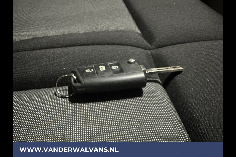 Volkswagen Crafter 2.0 TDI L3H2 L2H1 Euro6 Airco | Camera | Apple Carplay | Android Auto | Parkeersensoren Verwarmde voorruit, Bijrijdersbank