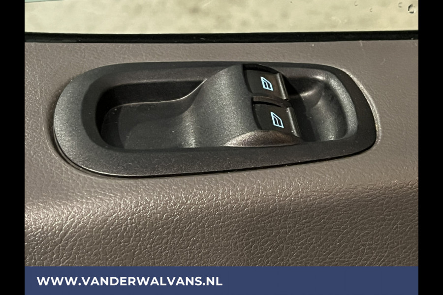 Ford Transit 2.0 TDCI 131pk L2H2 Euro6 Airco | LED | Cruisecontrol | Verwarmde voorruit | Parkeersensoren Bijrijdersbank