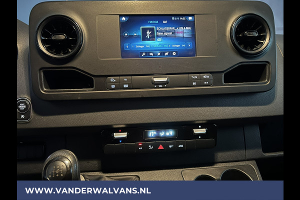 Mercedes-Benz Sprinter 317 CDI 170pk L3H2 Euro6 Airco | Navigatie | Camera | Apple Carplay | Android Auto Chauffeursstoel, Bijrijdersbank