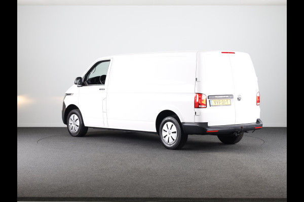 Volkswagen Transporter 2.0 TDI L2H1 28 Comfortline 110 pk | Verlengde garantie | Navigatie | Trekhaak | Parkeersensoren achter | Cruise control | Apple Carplay/Android Auto |