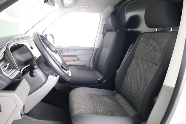Volkswagen Transporter 2.0 TDI L2H1 28 Comfortline 110 pk | Verlengde garantie | Navigatie | Trekhaak | Parkeersensoren achter | Cruise control | Apple Carplay/Android Auto |