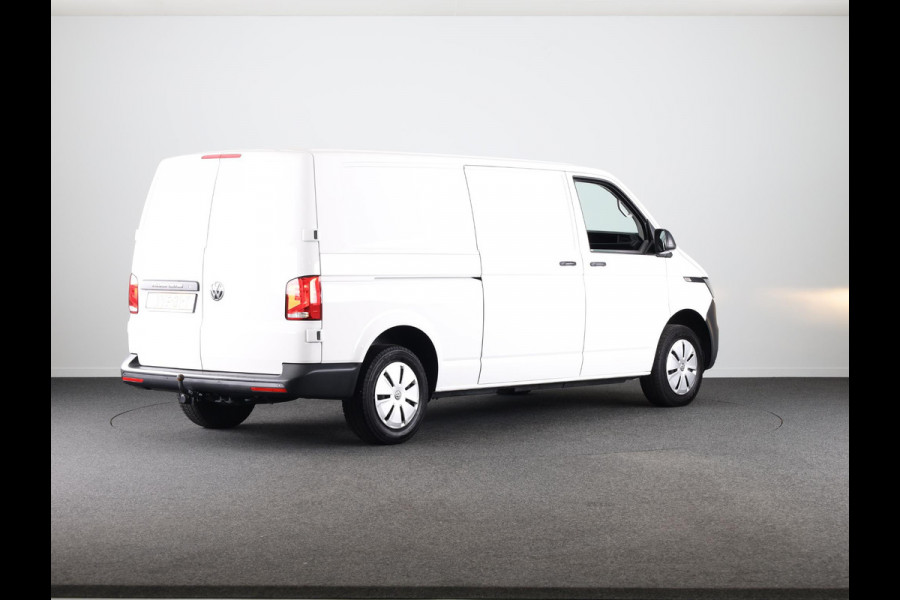 Volkswagen Transporter 2.0 TDI L2H1 28 Comfortline 110 pk | Verlengde garantie | Navigatie | Trekhaak | Parkeersensoren achter | Cruise control | Apple Carplay/Android Auto |
