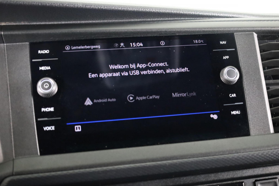 Volkswagen Transporter 2.0 TDI L2H1 28 Comfortline 110 pk | Verlengde garantie | Navigatie | Trekhaak | Parkeersensoren achter | Cruise control | Apple Carplay/Android Auto |