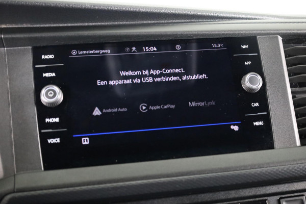Volkswagen Transporter 2.0 TDI L2H1 28 Comfortline 110 pk | Verlengde garantie | Navigatie | Trekhaak | Parkeersensoren achter | Cruise control | Apple Carplay/Android Auto |
