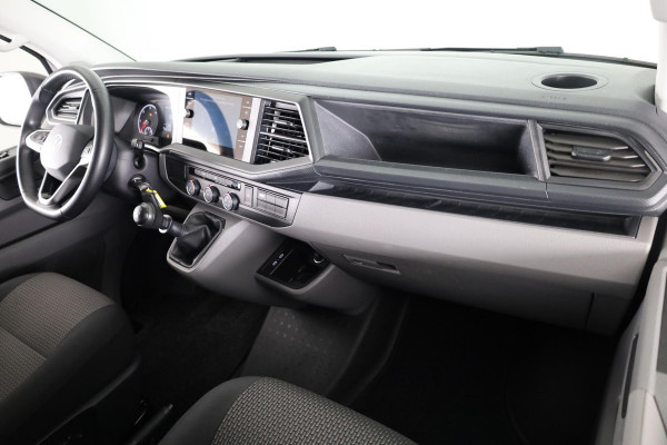 Volkswagen Transporter 2.0 TDI L2H1 28 Comfortline 110 pk | Verlengde garantie | Navigatie | Trekhaak | Parkeersensoren achter | Cruise control | Apple Carplay/Android Auto |