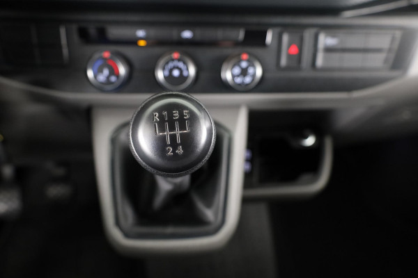 Volkswagen Transporter 2.0 TDI L2H1 28 Comfortline 110 pk | Verlengde garantie | Navigatie | Trekhaak | Parkeersensoren achter | Cruise control | Apple Carplay/Android Auto |
