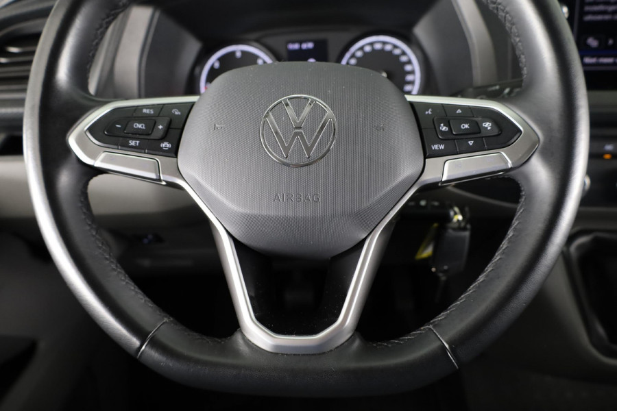 Volkswagen Transporter 2.0 TDI L2H1 28 Comfortline 110 pk | Verlengde garantie | Navigatie | Trekhaak | Parkeersensoren achter | Cruise control | Apple Carplay/Android Auto |