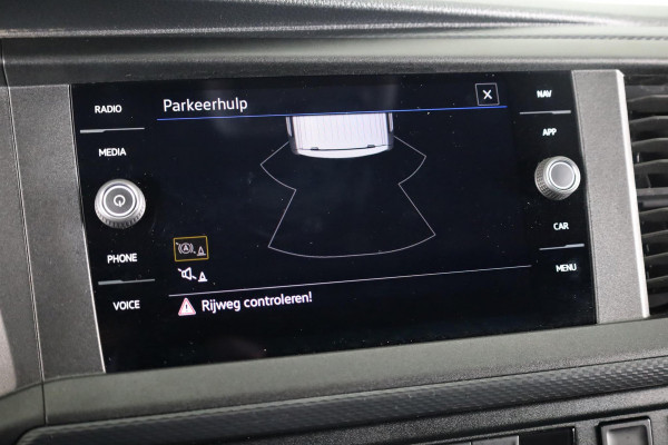 Volkswagen Transporter 2.0 TDI L2H1 28 Comfortline 110 pk | Verlengde garantie | Navigatie | Trekhaak | Parkeersensoren achter | Cruise control | Apple Carplay/Android Auto |