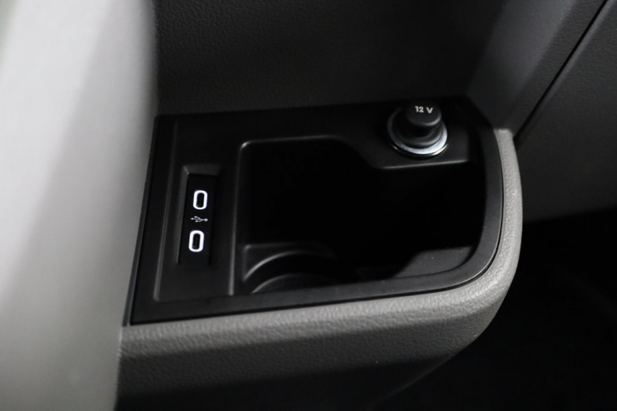 Volkswagen Transporter 2.0 TDI L2H1 28 Comfortline 110 pk | Verlengde garantie | Navigatie | Trekhaak | Parkeersensoren achter | Cruise control | Apple Carplay/Android Auto |