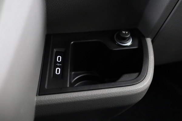 Volkswagen Transporter 2.0 TDI L2H1 28 Comfortline 110 pk | Verlengde garantie | Navigatie | Trekhaak | Parkeersensoren achter | Cruise control | Apple Carplay/Android Auto |
