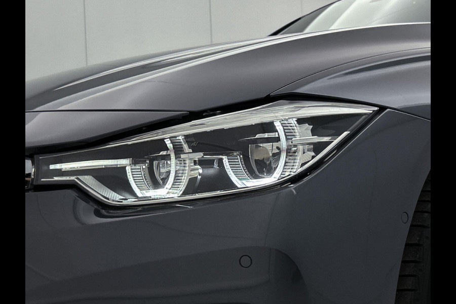 BMW 3-serie 320i Luxury Edition Automaat (PANORAMADAK, STOELVERWARMING, SPORTSTOELEN, DIGITALE COCKPIT, DEALER ONDERHOUDEN)